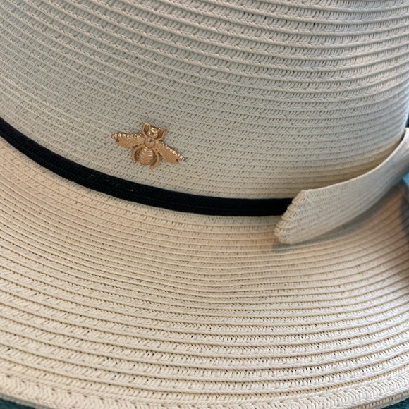 Cream  Straw Hat 👒 W/ Gold Bumblebee 🐝 2 Colors - Picture 2 of 8